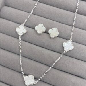 set van cleef cadena 44cms con exte